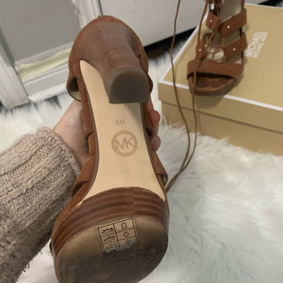 MICHAEL KORS LIGHT BROWN STRAPPY HEELS - Picture 3 of 3